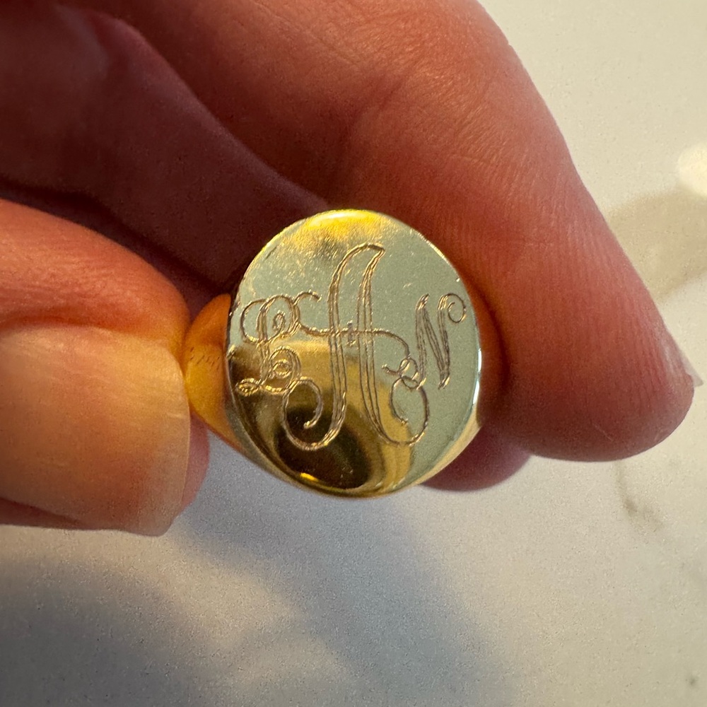 Elegant Gold Signet Ring